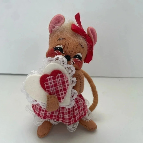 Annalee Other - ANNALEE Valentine's Day Girl Mouse Doll Heart 6” Vintage 1995